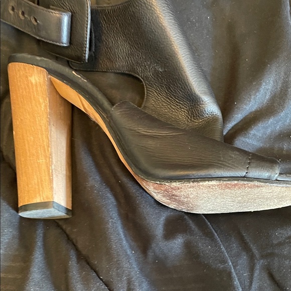 Vince Women's Black Leather Sandals - Picture 2 of 2